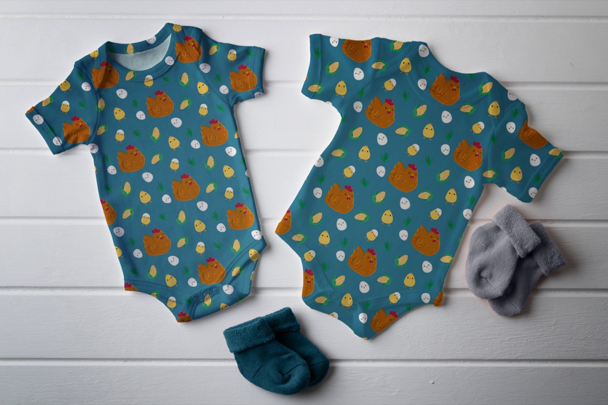 Baby bodysuits with the chicken pattern